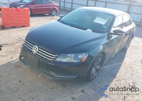 2013 Volkswagen Passat 2.5L Se z USA, uszkodzony, nr VIN 1VWBH7A3XDC117685